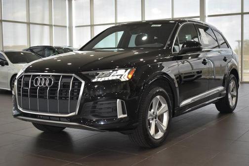 Mythos Black Metallic 2023 Audi Q7 45 Premium Plus
