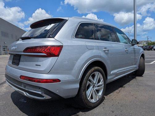 2022 Audi Q7 55 Premium Plus