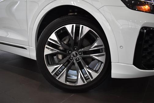 Glacier White Metallic 2025 Audi Q8 55 Premium Plus