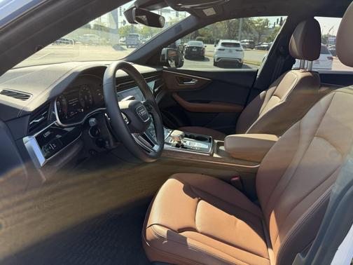 Glacier White Metallic 2025 Audi Q8 55 Premium Plus