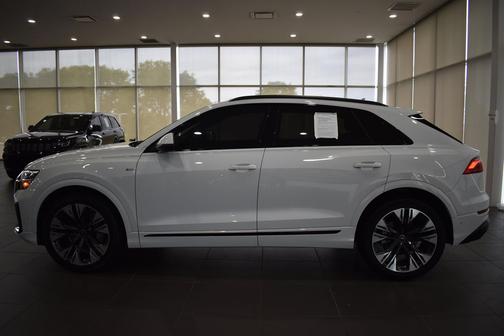 Glacier White Metallic 2025 Audi Q8 55 Premium Plus