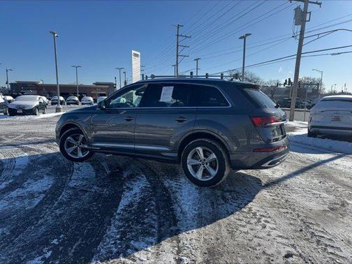2023 Audi Q7 45 Premium Plus