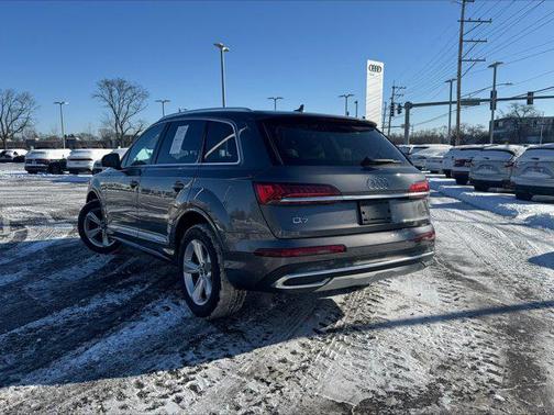 2023 Audi Q7 45 Premium Plus