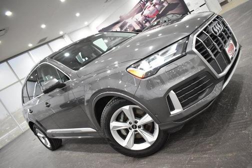 2023 Audi Q7 45 Premium Plus
