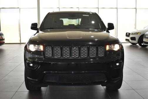 Diamond Black Crystal Pearlcoat 2021 Jeep Grand Cherokee Laredo