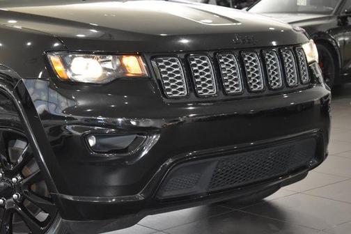 Diamond Black Crystal Pearlcoat 2021 Jeep Grand Cherokee Laredo