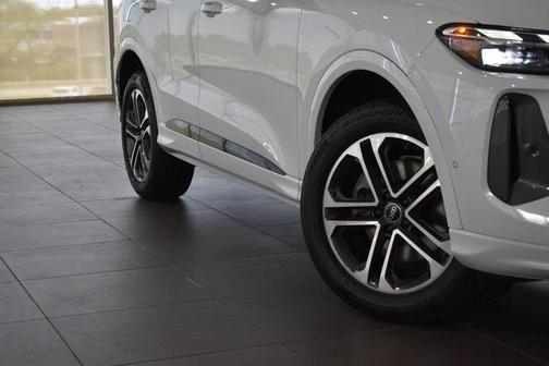 Glacier White Metallic 2025 Audi Q5 Premium TFSI quattro S tronic
