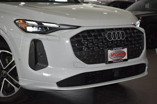 Glacier White Metallic 2025 Audi Q5 Premium TFSI quattro S tronic