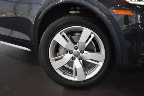 Moonlight Blue Metallic 2019 Audi Q5 2.0T Premium Plus