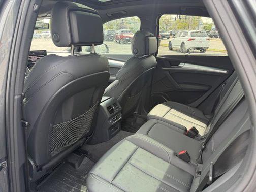 Daytona Gray Pearl Effect 2024 Audi Q5 45 S line Premium Plus