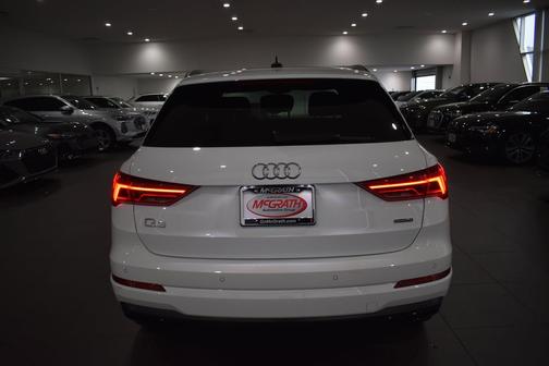 Ibis White 2023 Audi Q3 Premium 40 TFSI quattro Tiptronic