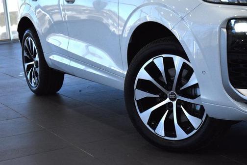 Glacier White Metallic 2026 Audi Q3 S line