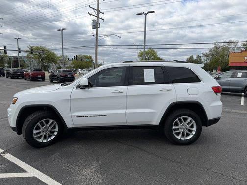 Bright White Clearcoat 2018 Jeep Grand Cherokee Laredo E