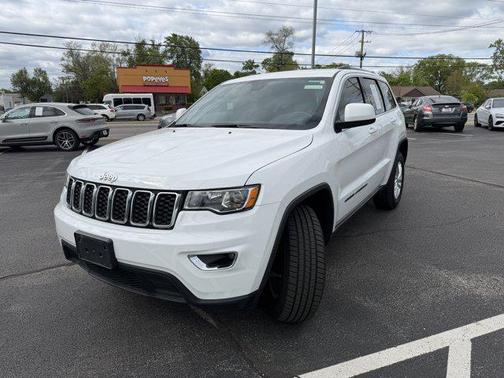 Bright White Clearcoat 2018 Jeep Grand Cherokee Laredo E