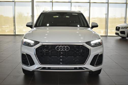 Glacier White Metallic 2023 Audi Q5 45 S line Premium