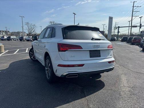 Glacier White Metallic 2023 Audi Q5 45 S line Premium
