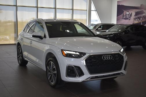 Glacier White Metallic 2023 Audi Q5 45 S line Premium