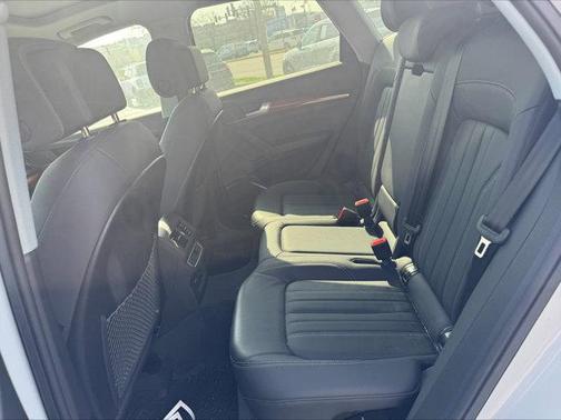 Glacier White Metallic 2023 Audi Q5 45 S line Premium