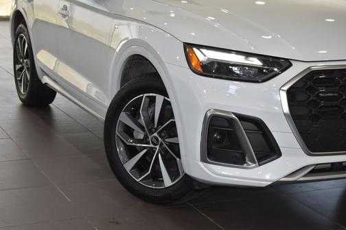 Glacier White Metallic 2023 Audi Q5 45 S line Premium