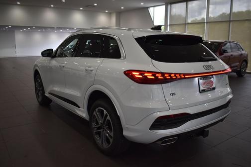Glacier White Metallic 2026 Audi Q5 Premium Plus TFSI quattro S tronic