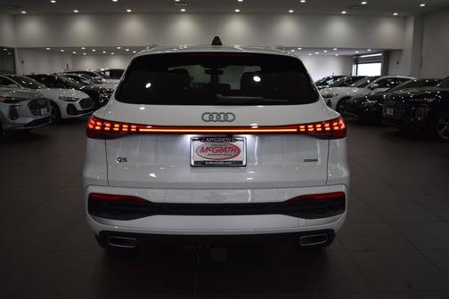 Glacier White Metallic 2026 Audi Q5 Premium Plus TFSI quattro S tronic