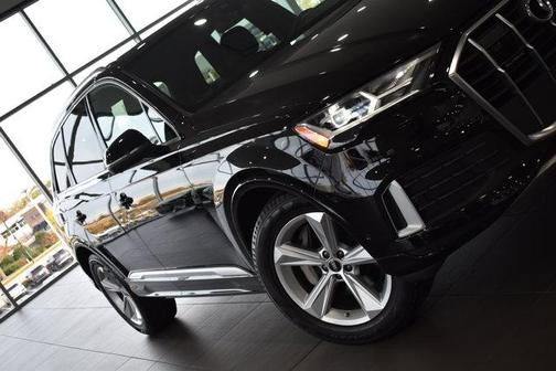 2022 Audi Q7 45 Premium Plus