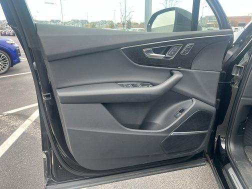 2022 Audi Q7 45 Premium Plus