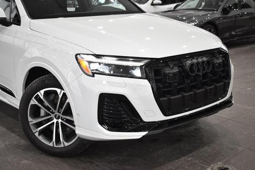 2026 Audi Q7 45 Premium Plus
