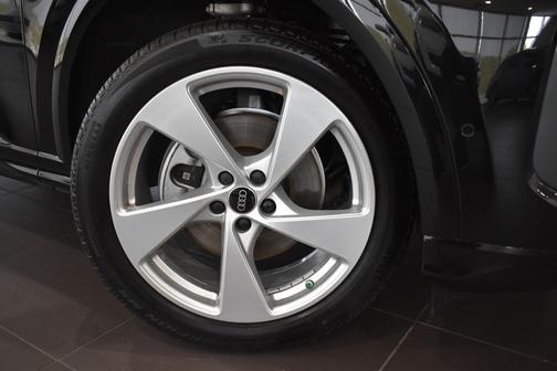 Mythos Black Metallic 2025 Audi Q5 Premium Plus TFSI quattro S tronic
