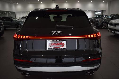 Mythos Black Metallic 2025 Audi Q5 Premium Plus TFSI quattro S tronic