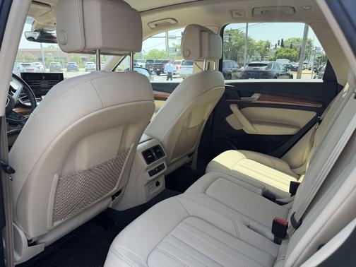 Navarra Blue Metallic 2023 Audi Q5 45 S line Premium