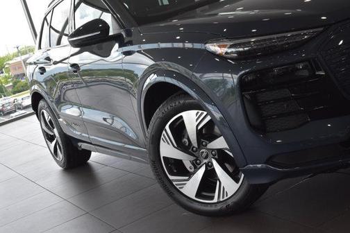 2025 Audi Q6 e-tron Premium Plus quattro