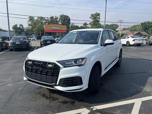 2023 Audi Q7 55 Premium Plus