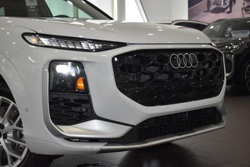 Glacier White Metallic 2026 Audi Q3 TFSI quattro S tronic