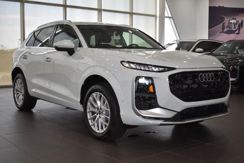 Glacier White Metallic 2026 Audi Q3 TFSI quattro S tronic