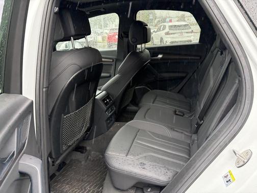 Glacier White Metallic 2023 Audi Q5 45 S line Premium Plus