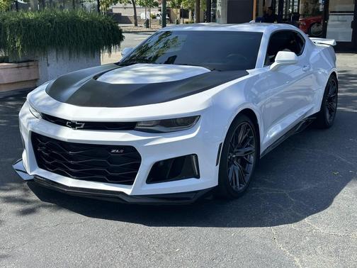 Summit White 2018 Chevrolet Camaro ZL1