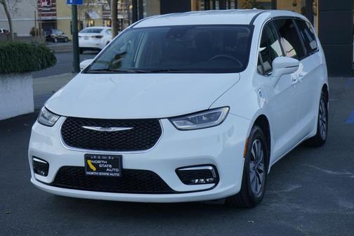 2022 Chrysler Pacifica Hybrid Touring L