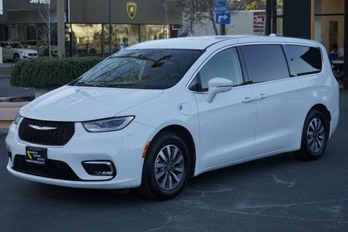 2022 Chrysler Pacifica Hybrid Touring L