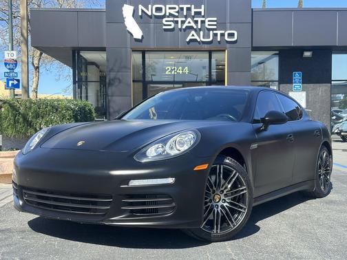 2015 Porsche Panamera 4