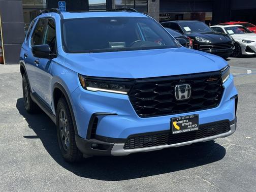 Diffused Sky Pearl 2024 Honda Pilot TrailSport