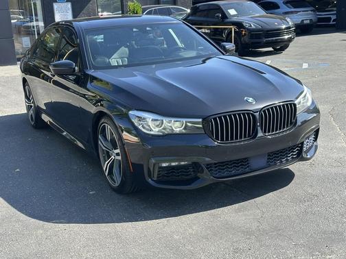 Black Sapphire Metallic 2017 BMW 740 740i