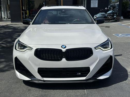 Mineral White Metallic 2025 BMW M240 i