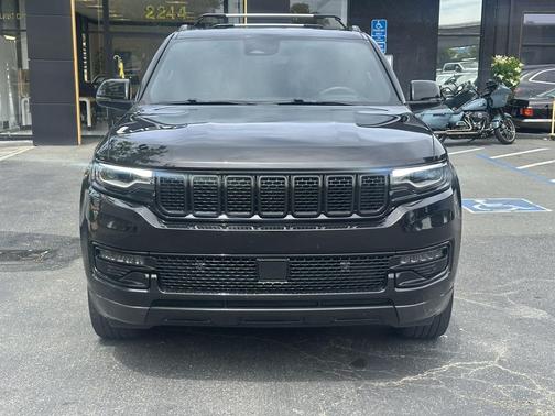 Diamond Black Crystal Pearlcoat 2022 Jeep Wagoneer Series III 4x4