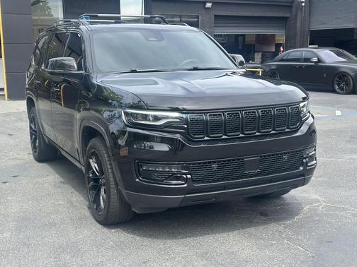Diamond Black Crystal Pearlcoat 2022 Jeep Wagoneer Series III 4x4
