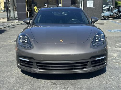 2018 Porsche Panamera 4