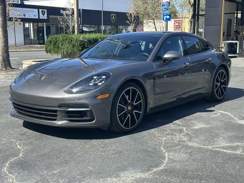 2018 Porsche Panamera 4