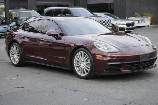 2018 Porsche Panamera 4