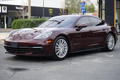 2018 Porsche Panamera 4