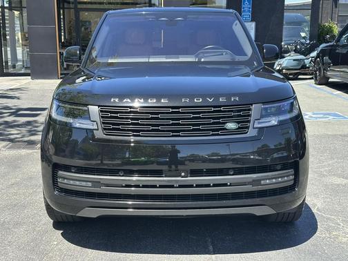 Santorini Black Metallic 2023 Land Rover Range Rover P530 SE